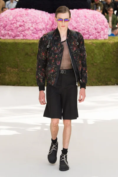 Look 43